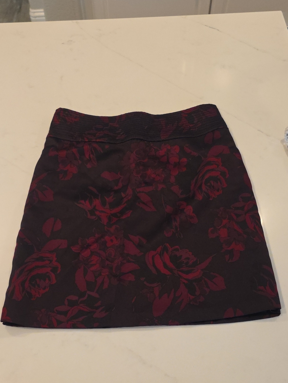 Elie Tahari Burgundy Floral Jacquard Skirt Size 10 (But Fits Like 2)
